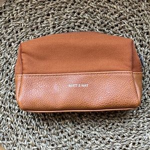 BNWOT Matt & Nat toiletry bag
